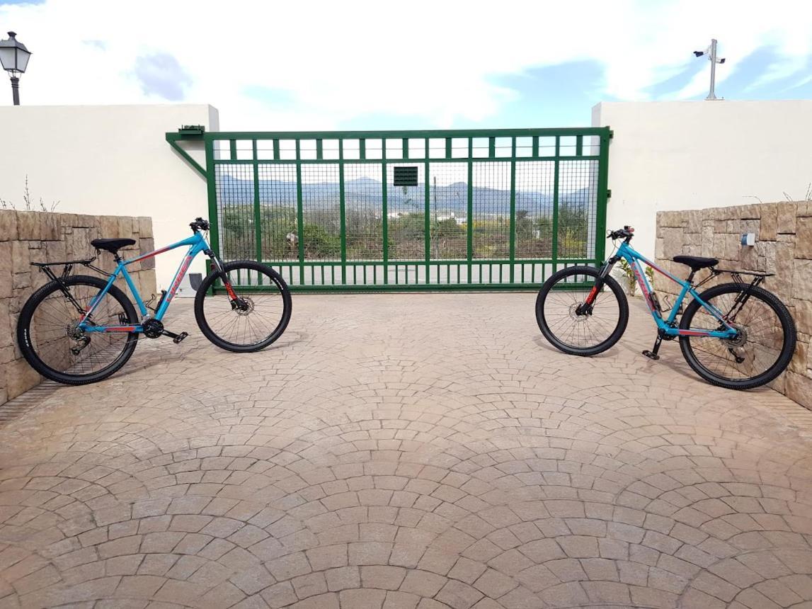 Appt 401-3-Bed-Heaven Beach-Paseo-All Year Heated Pool-Free Bikes Estepona Eksteriør bilde
