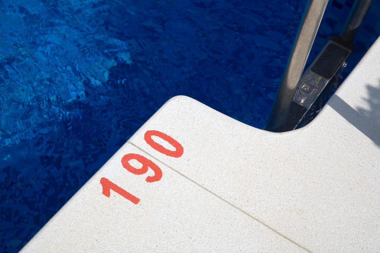Appt 401-3-Bed-Heaven Beach-Paseo-All Year Heated Pool-Free Bikes Estepona Eksteriør bilde
